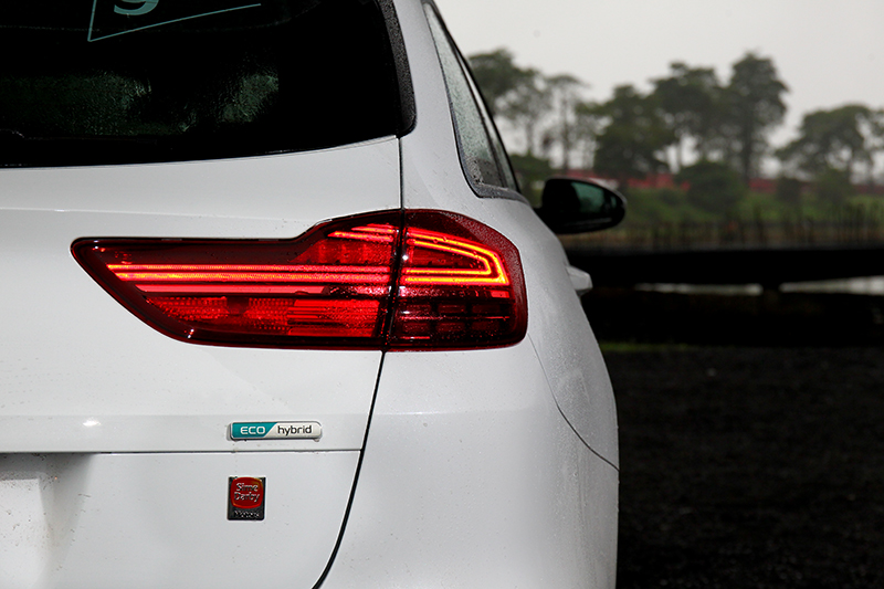 尾燈有沒有覺得很像B牌。