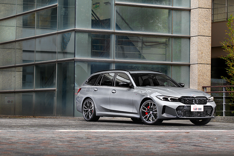 小改M340i xDrive Touring外觀看似沒變,但其實很多細節都已調整。