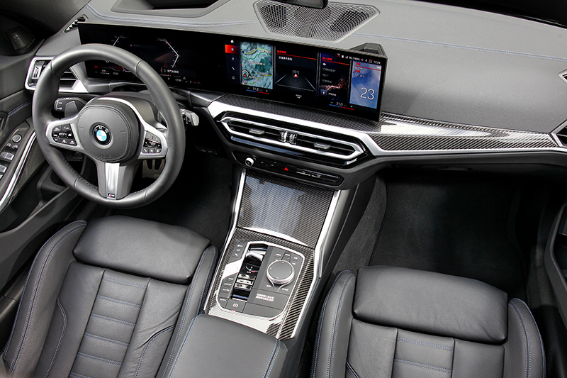 座艙格局沒有變動,最大改變就是配置12.3吋數位儀表與14.9吋中控組成的曲面螢幕。