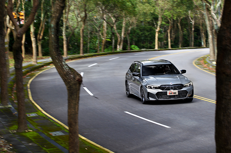 別看旅行車一副好男人扮相,在山路可是會有勾人本事的壞傢伙。