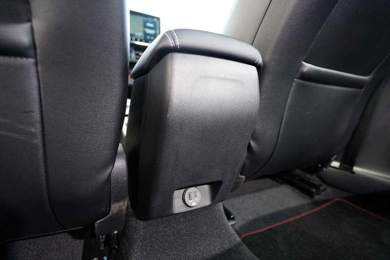 這次的小改款車型”與德同規”，德國沒配置出風口當然我們也就蕭規曹隨