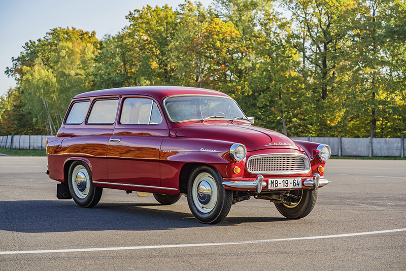 Octavia最初於1959年問世，隔年推出旅行車款。