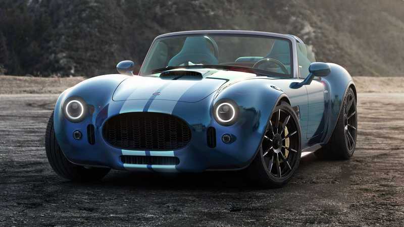 AC Cobra GT Roadster外型和AC Cobra非常相似。
