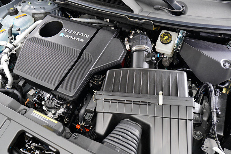 X-Trail e-Power所搭載e-Power動力系統,使以一具1.5升的VC-TURBO引擎作為發電機,搭配設置於前、後軸各一的電動馬達,其中引擎完全不驅動車輛,純粹作為發電用。
