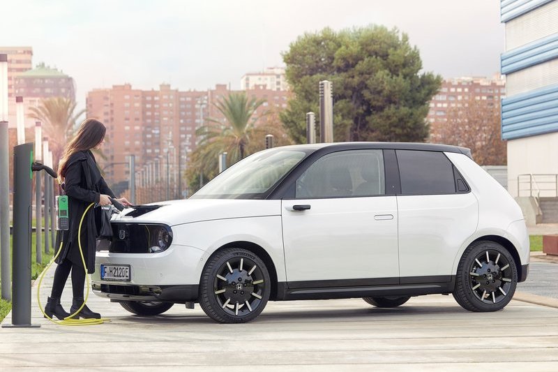 計畫在2030年前投入400億美元發展電動車,讓油電與純電車款銷量提升至40%。