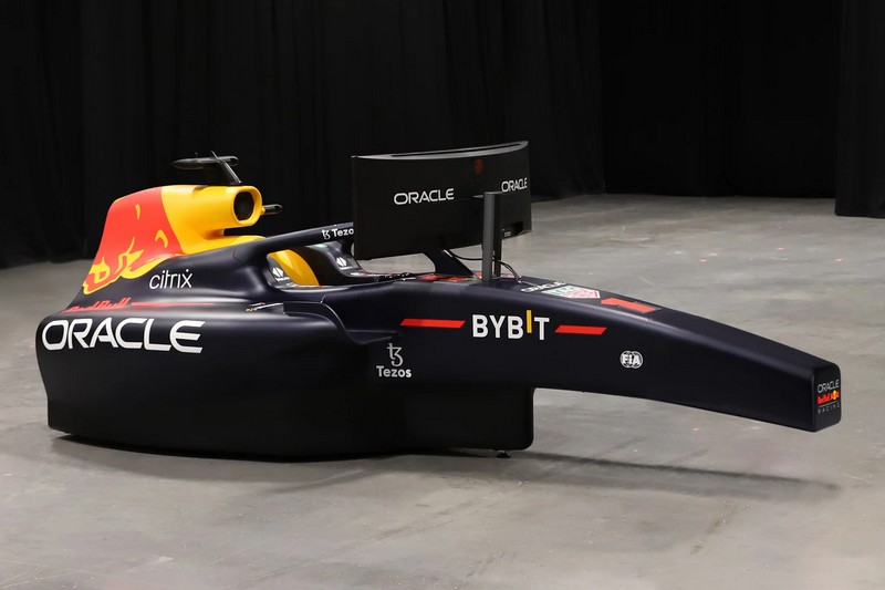 RB18賽車模擬器分Champions Edition與Race Edition。