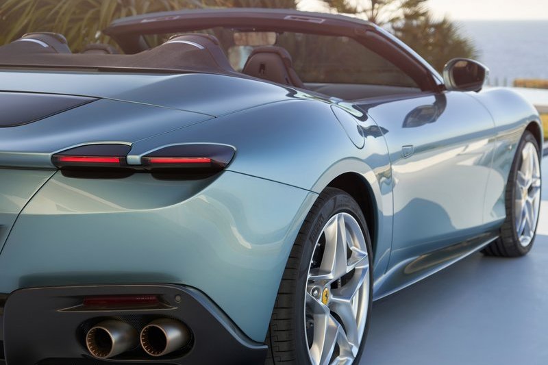 軟頂相對更貼近Roma先天線條。