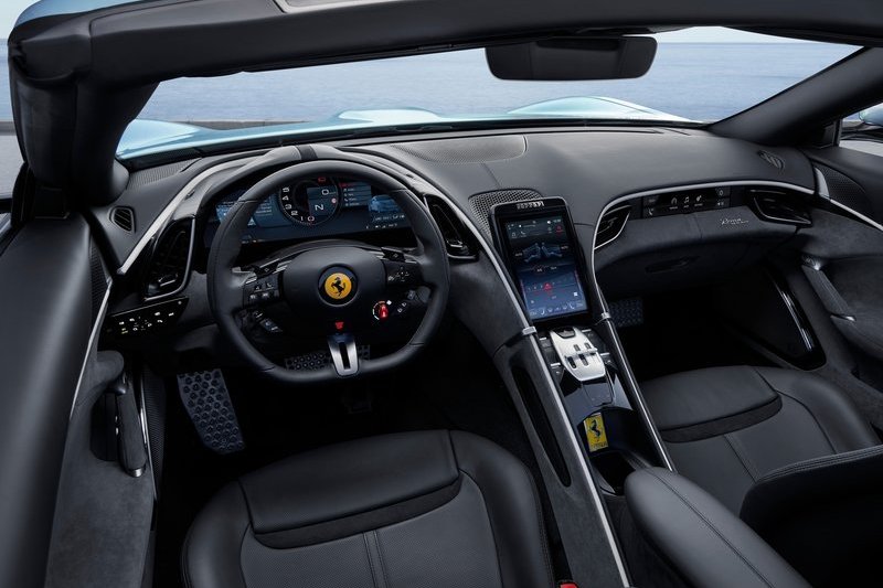 座艙方面Roma Spider與Roma相同。