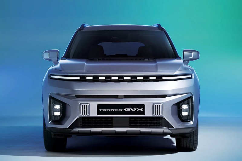 近日釋出資訊預告月底首爾車展會推出Torres EVX,Torres EVX與Torres外觀有著不小差異。