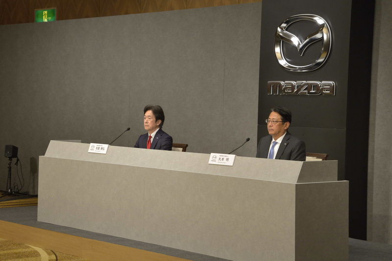 毛籠勝弘將出任執行長一職。(左 毛籠勝弘,右 丸本明)