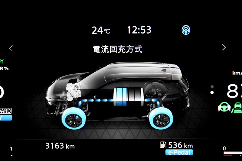 當電量充足的狀態下,系統將純以電力驅策車輛,引擎自動關閉以節省油耗。