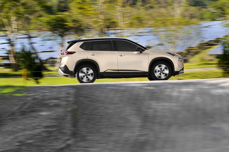 由e-POWER動力系統為基礎特調而成的e-4ORCE電子四驅穩定系統,為全新X-TRAIL e-POWER帶來嶄新的動態體驗。