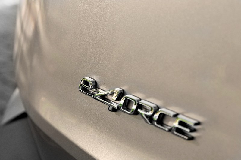 e-4ORCE電子四驅穩定系統可將前、後電動馬達與煞車系統完美匹配整合，帶來更輕柔流暢的駕乘感受。