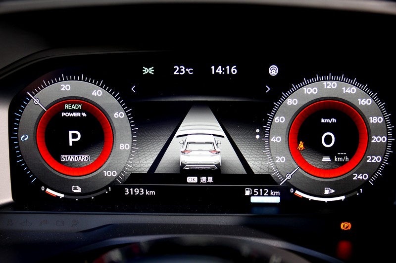 12.3吋數位儀錶可清晰顯示主要駕駛資訊,造就安全便利駕馭體驗。