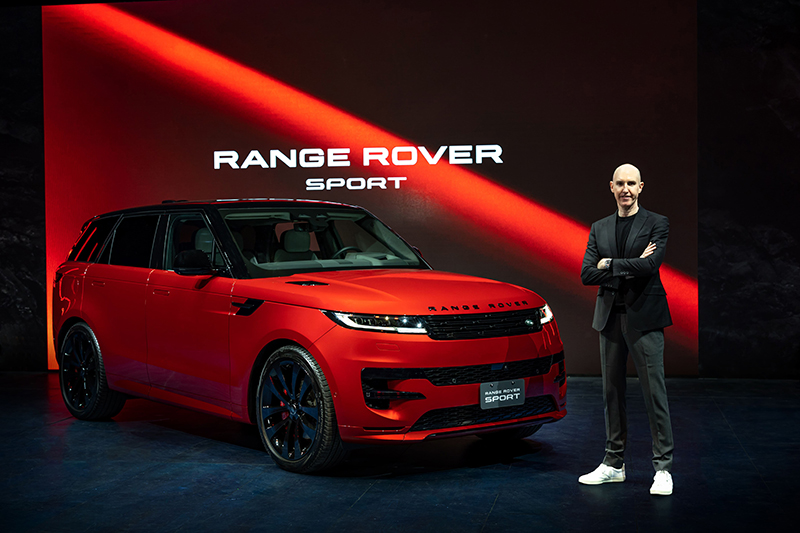 Jaguar Land Rover Taiwan台灣捷豹路虎總經理Garth Turnbull唐博謙與全新Range Rover Sport。
