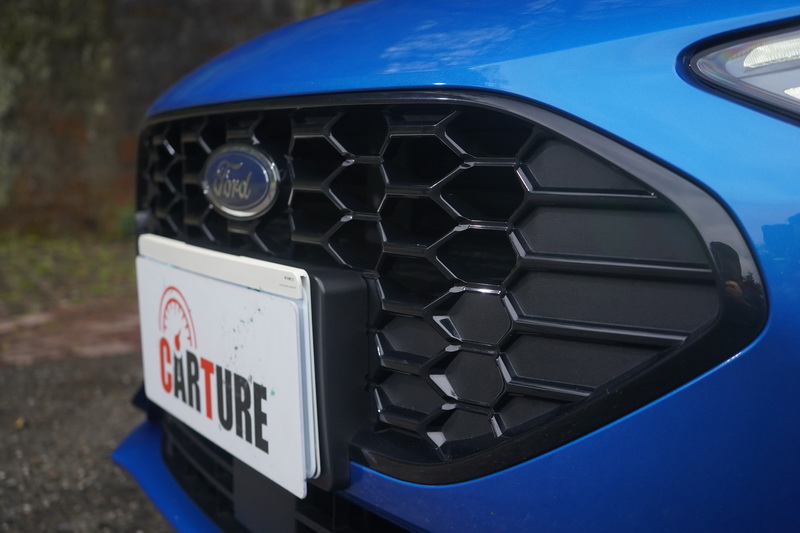 高亮黑蜂巢水箱罩能提升更多的視覺性能感受