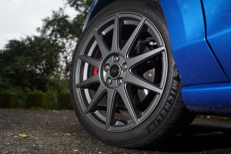 18吋ST Edition多幅式旋壓輪圈亦能凸顯出更加動感的運動化氣息