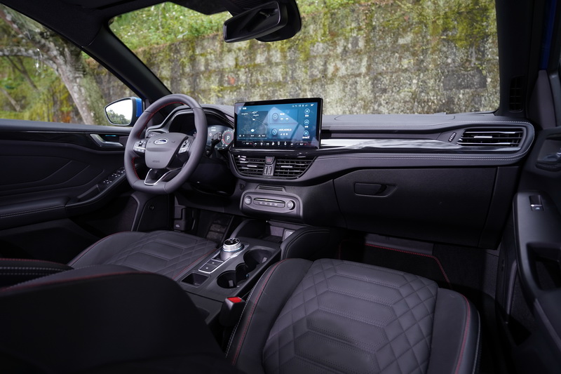 Focus Wagon Vignale內裝配置採用12.3吋數位儀表搭配小改款後全面升級的13.2吋中控螢幕