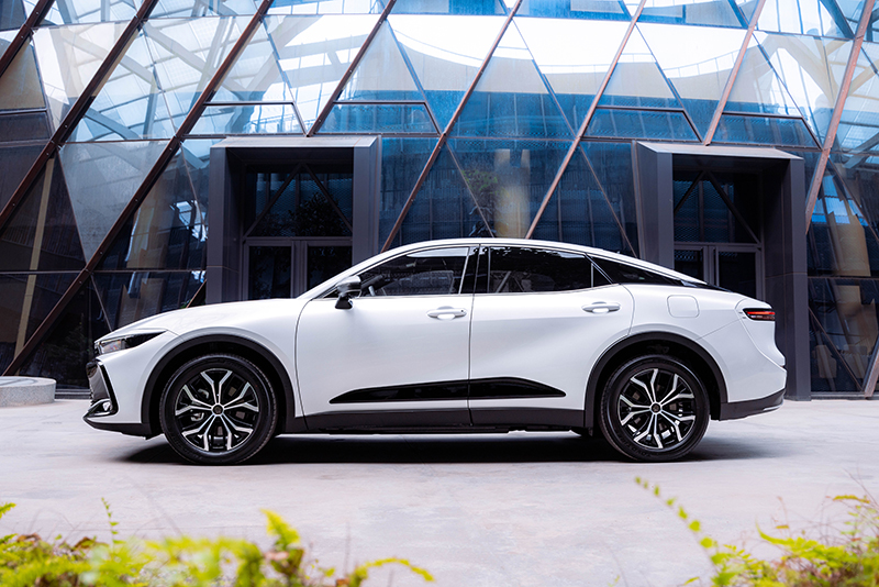 第16代Crown先以Crossover搶攻市場,隨後也將陸續推出Sedan、Estate與SUV等衍生版本。