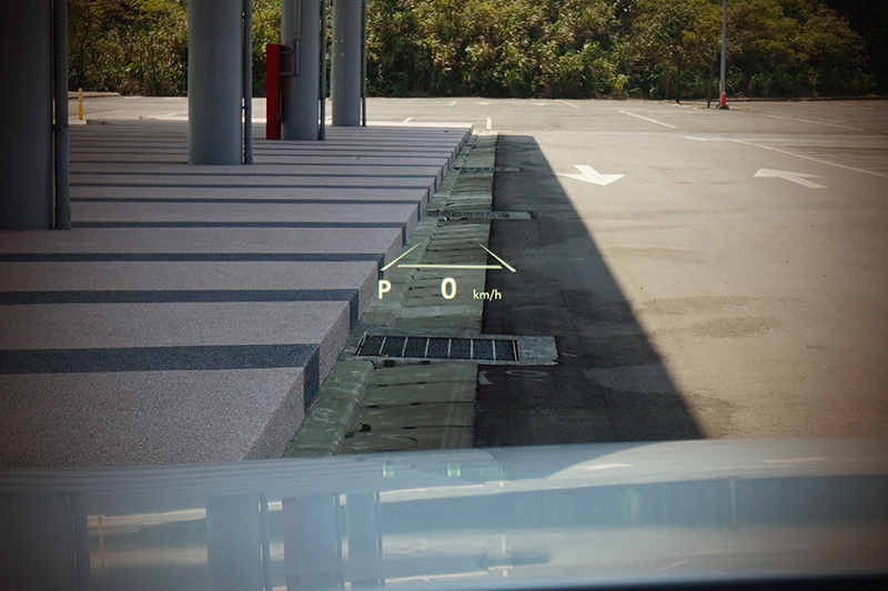 諸如HUD抬頭顯示器甚至雙前座加熱電動椅,也都是Crown Crossover全車系標準配備。