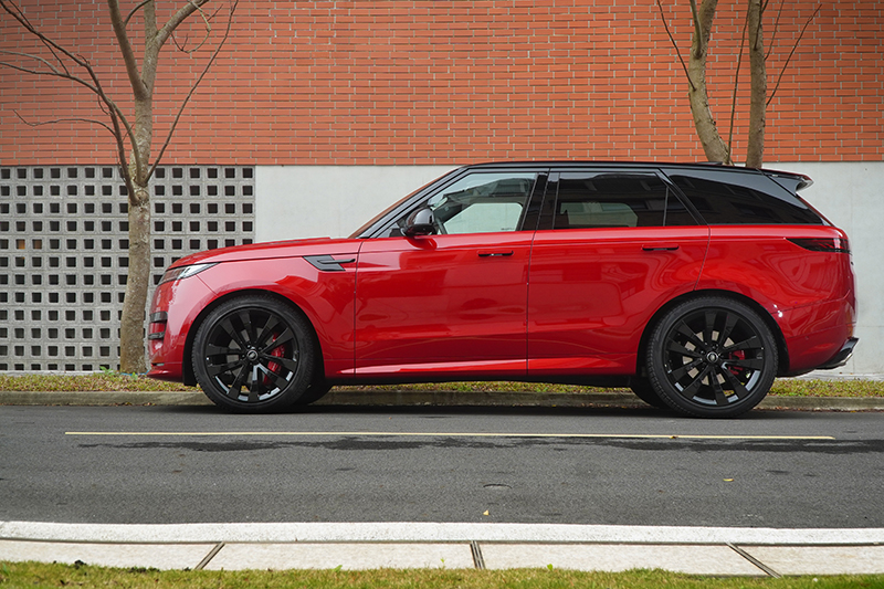 設計這東西真的很有趣,大致相同的線條卻能透過稍稍改變角度,就能創造出截然不同的風情。