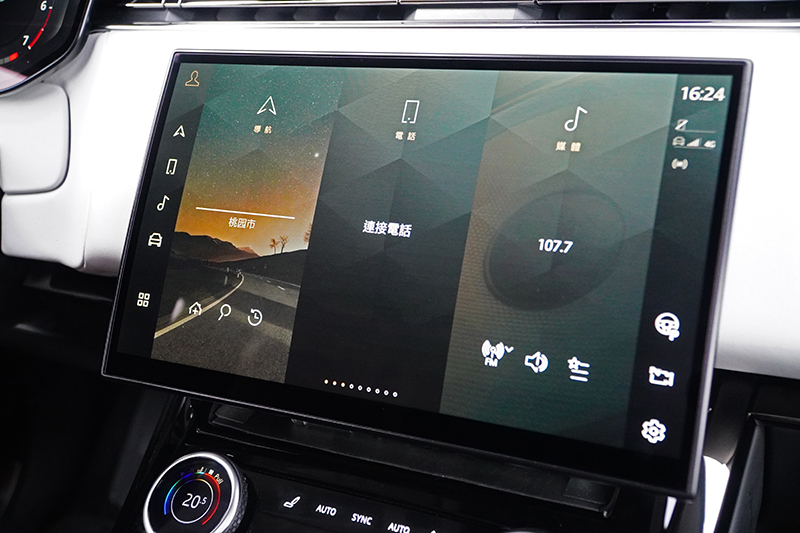 內含Pivi Pro資訊娛樂系統的13.1吋中控螢幕,畫質與操作介面當然好得無話可說。