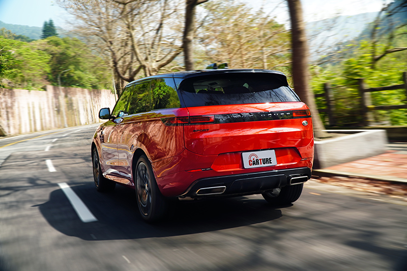 雙重性格是我對Range Rover Sport最簡明的描述,能夠將豪華與運動結合得天衣無縫,應該不會有太多LSUV能夠做得到。