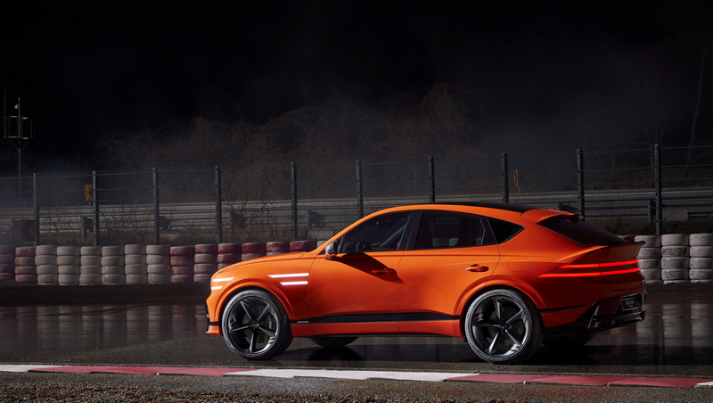 分離式頭燈延續至葉子版處，尾燈也採呼應方式設計。