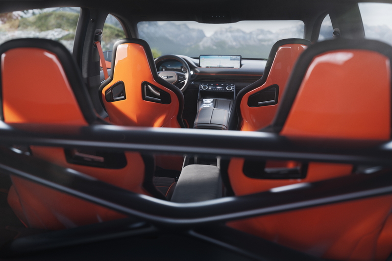 GV80 Coupe Concept座艙格局和GV80相同，配備14.5吋中控螢幕。