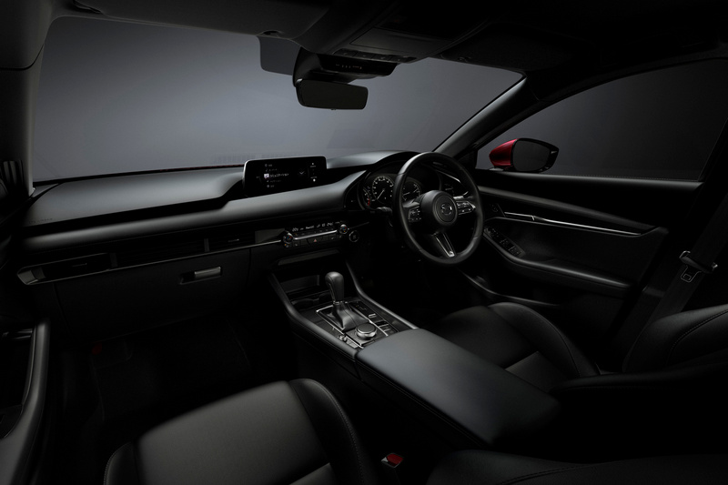 新年式Mazda 3配備10.25吋中控螢幕、無線充電、無線Apple CarPlay。