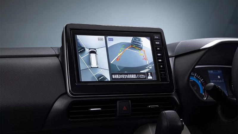 搭載9吋的車載娛樂系統螢幕,倒車顯影以及環景系統一應俱全。