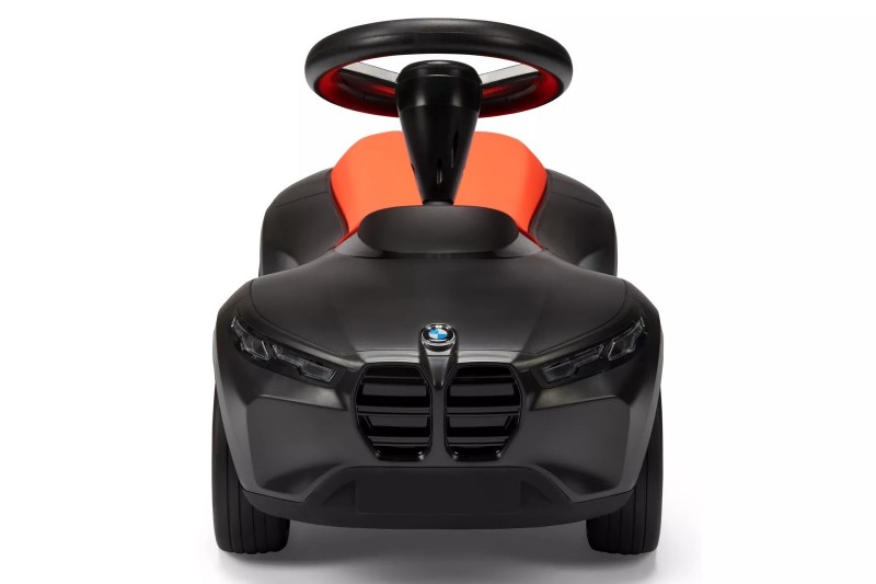 BMW最新的Baby Racer採用的是M3/M4身上的超大鼻孔設計。