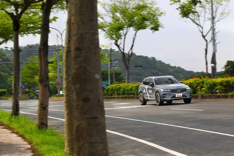 Trail-Terrain T/A磨耗指數為660,用於通勤也於需擔心磨耗太快。