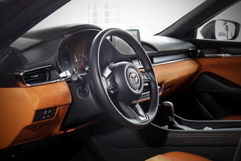 暖沙棕配色於視覺就營造出高級氛圍。