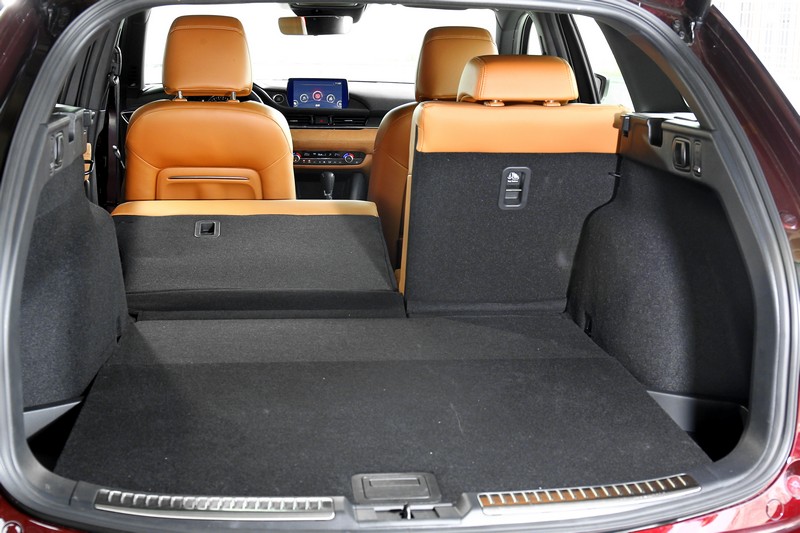 行李廂於正常情況下有522公升。