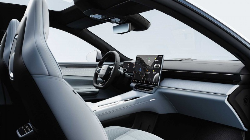 車內擁有多個大型螢幕,而抬頭顯示器部分面積來到14.7吋,將可以呈現許多車輛及道路資訊。