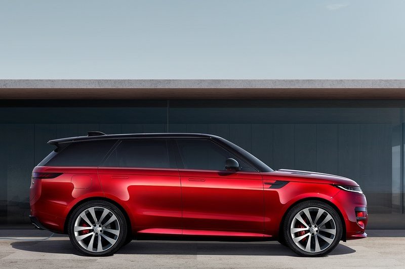 這會是最後搭載燃油引擎的Range Rover Sport SV了。