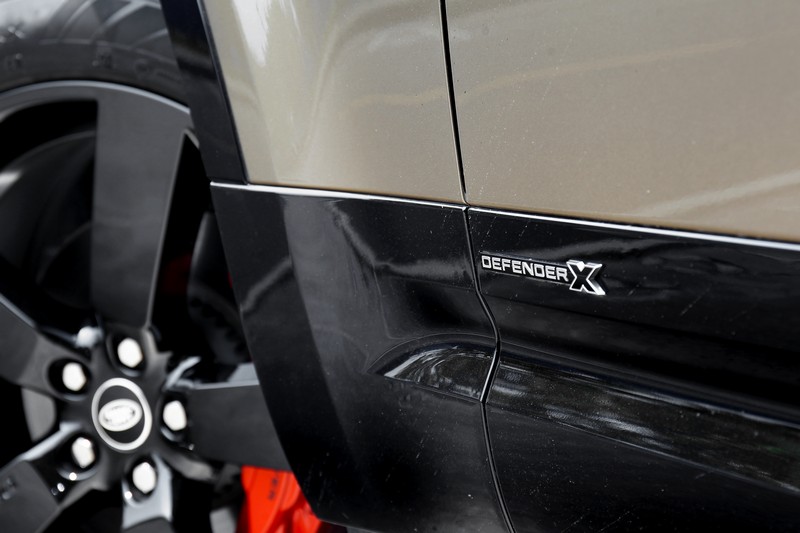 車側下緣有配置X Defender銘牌。