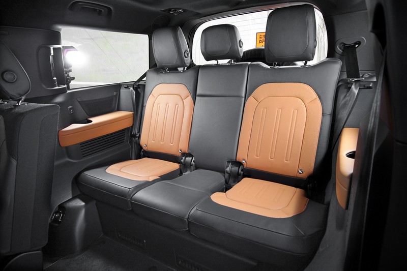 有別於110車型選配的七人座,130第三排有著更寬敞的乘坐空間,但建議坐兩人會較舒適。