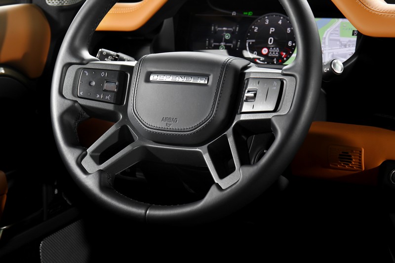 個人相當喜愛方向盤的造型。