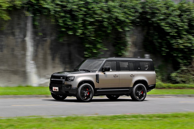 Defender 130車種雖超過2.5噸,但加速表現卻相當強勁。