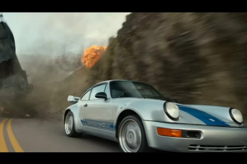 這次《變形金剛:萬獸崛起》背景設定在1994年,因此車輛都以90年代的車款為主。