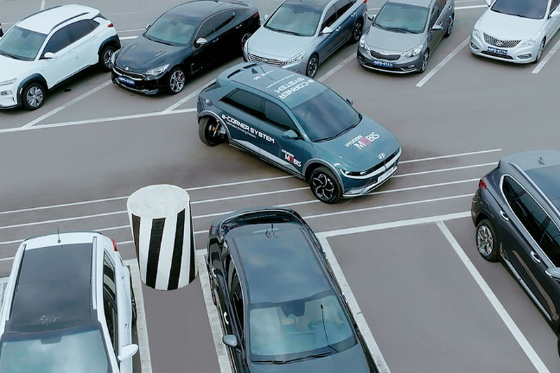 Hyundai Mobis的e-Corne系統能讓車輪90度轉向。