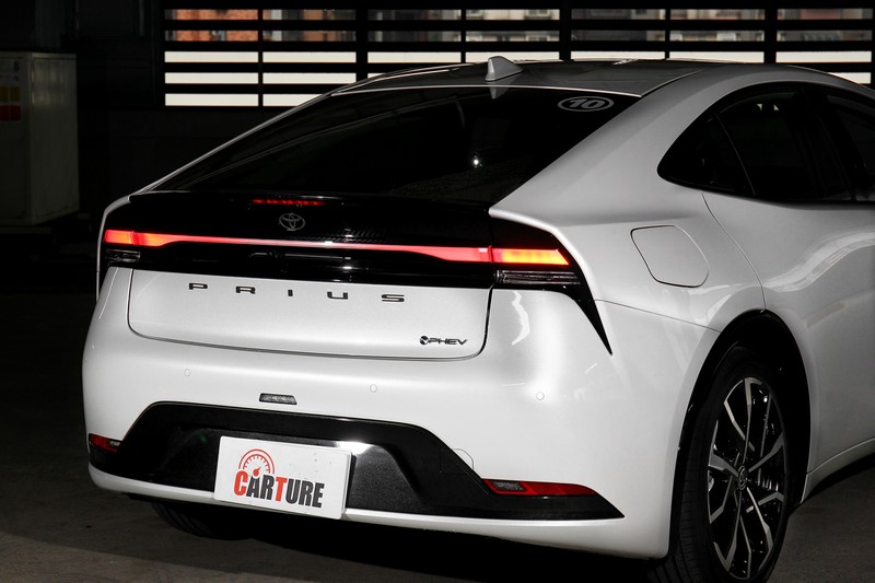 瞧瞧這股漲豐滿的輪拱臀線,壓根後驅性能跑車扮相。