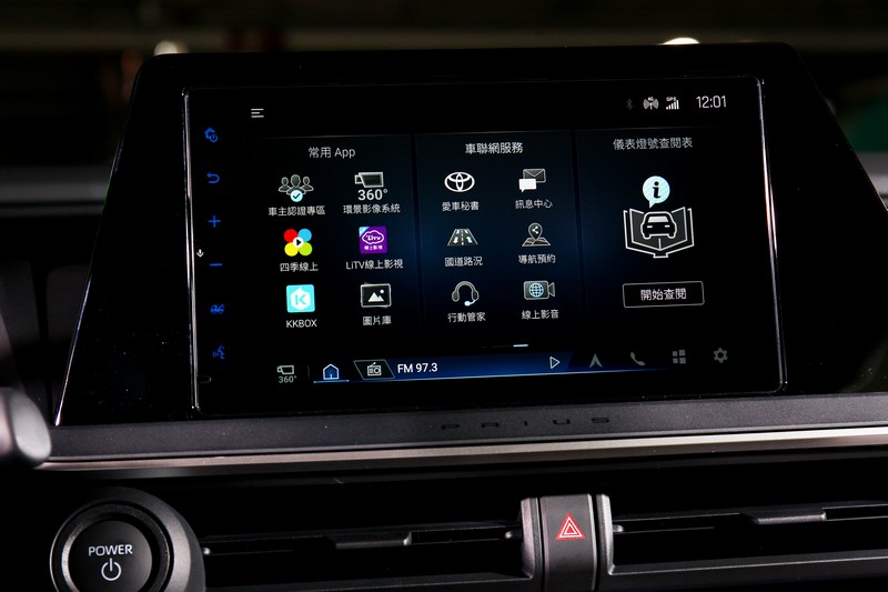 Drive+ Link 9吋多媒體觸控螢幕,具備無線Apple CarPlay與Android Auto手機連結功能。