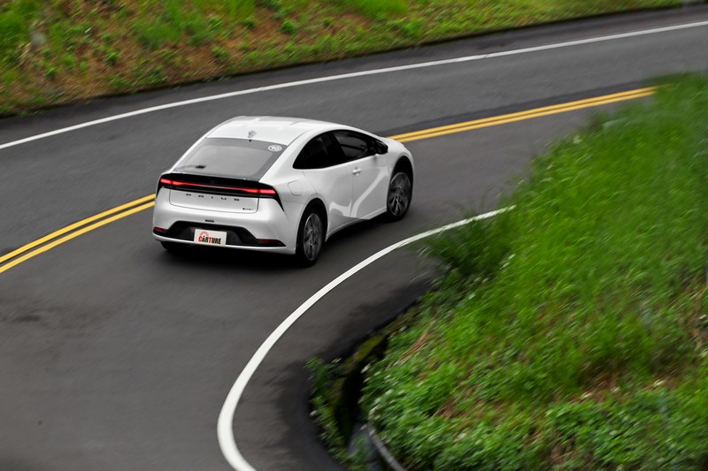 在一般狀態下,全新Prius的駕馭感受根本就是款純電BEV。