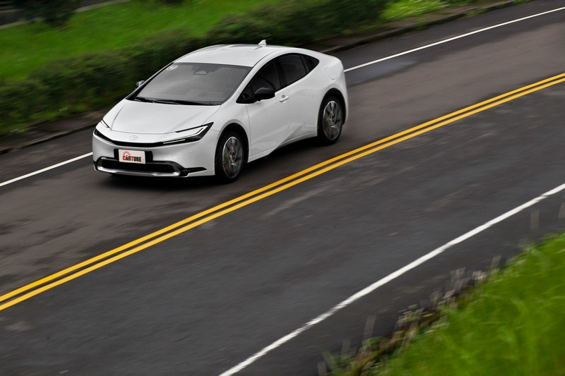 當時速逼近高速領域,此刻全新Prius加速力道將開始漸顯疲軟。