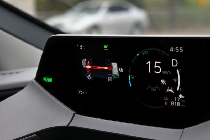 引擎介入時的聲響相當明顯,而且運轉聲浪實在不算悅耳。