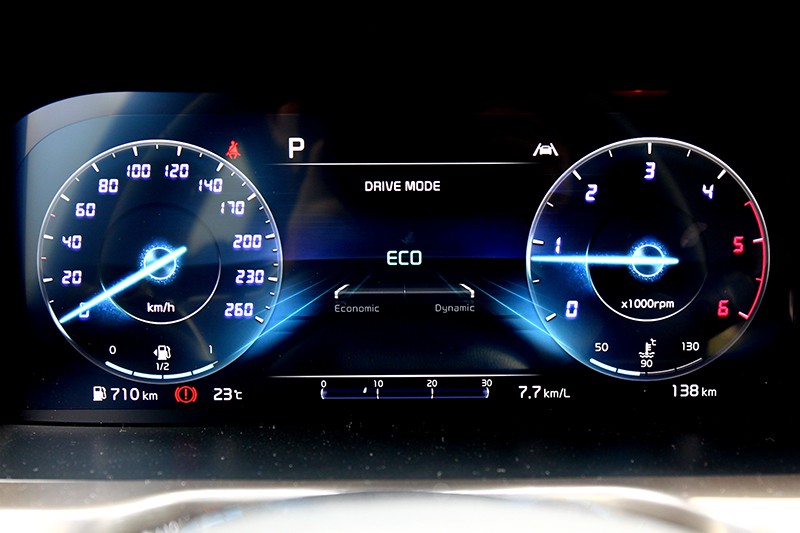 Sorento Turbo-Hybrid配備和柴油旗艦相當，因此也有配備12.3吋數位儀表。