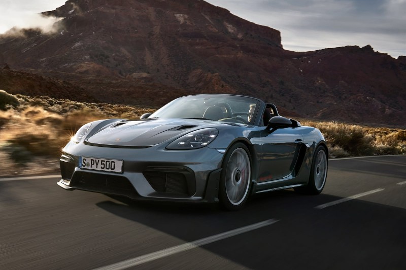 車輛空力套件經過特別調教，雖然沒有Cayman GT4 RS的大型尾翼，但整體的平衡性表現依舊良好。